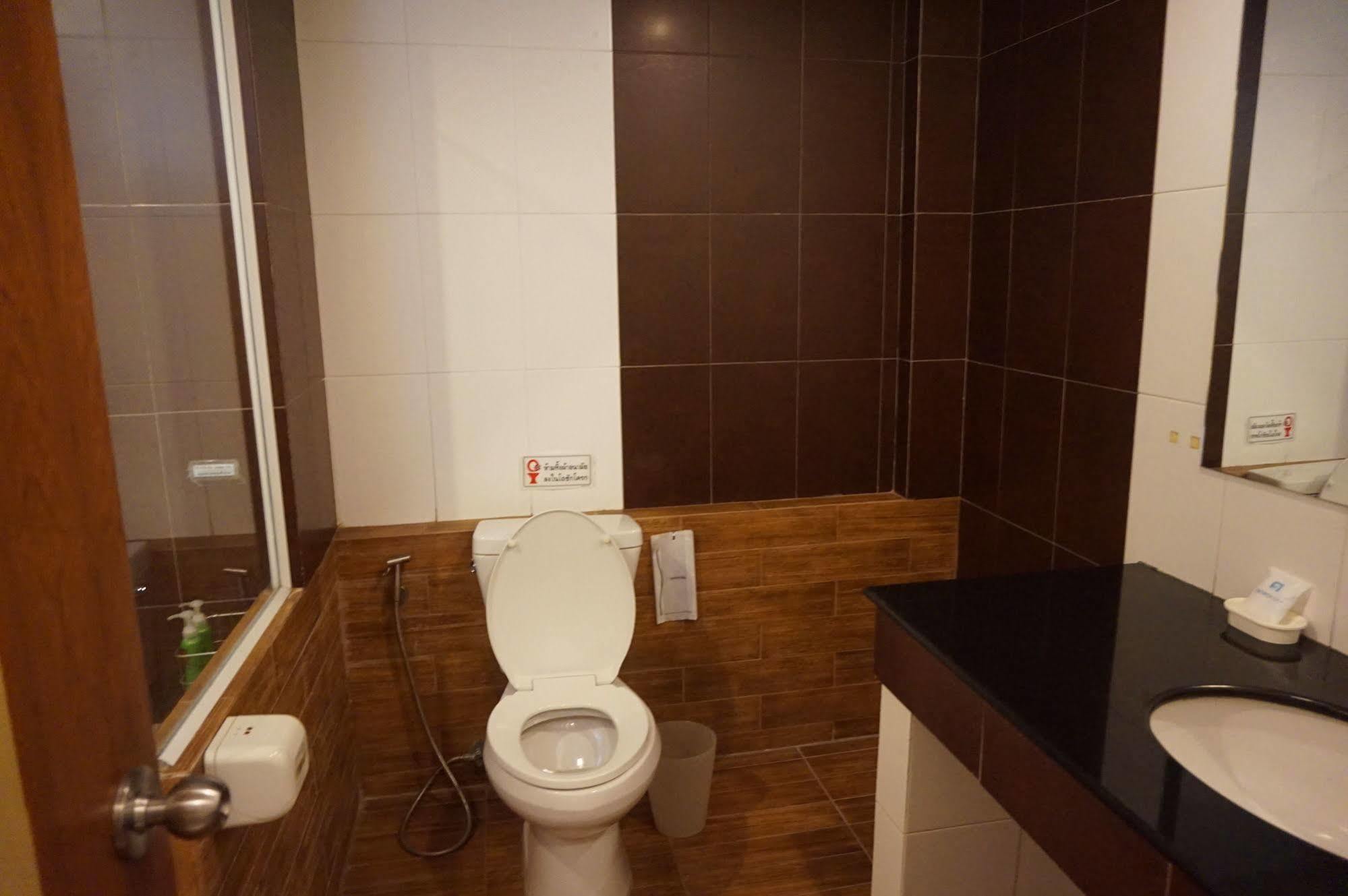 Tonwa Resort Hotel Khon Kaen Esterno foto