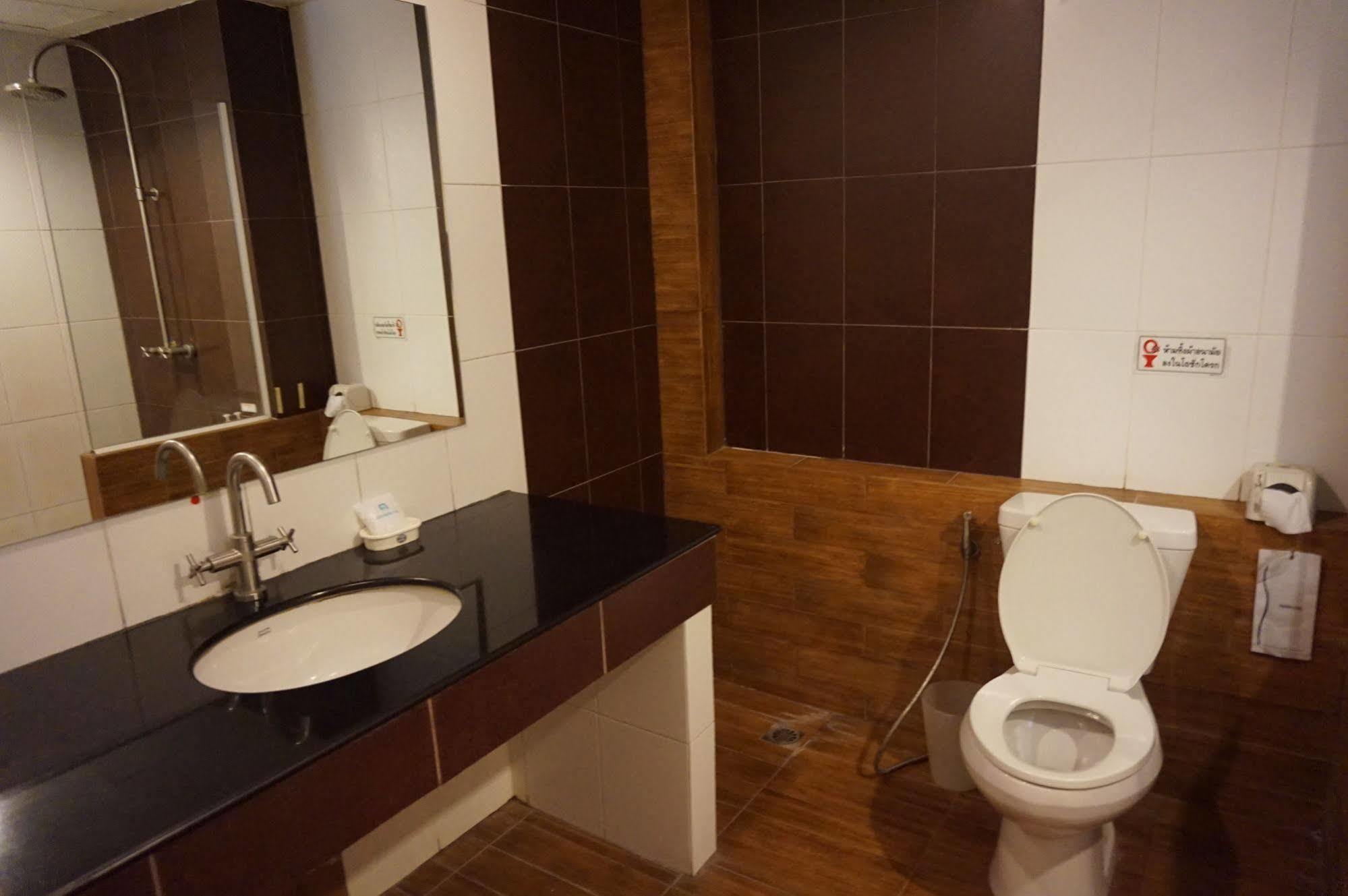 Tonwa Resort Hotel Khon Kaen Esterno foto