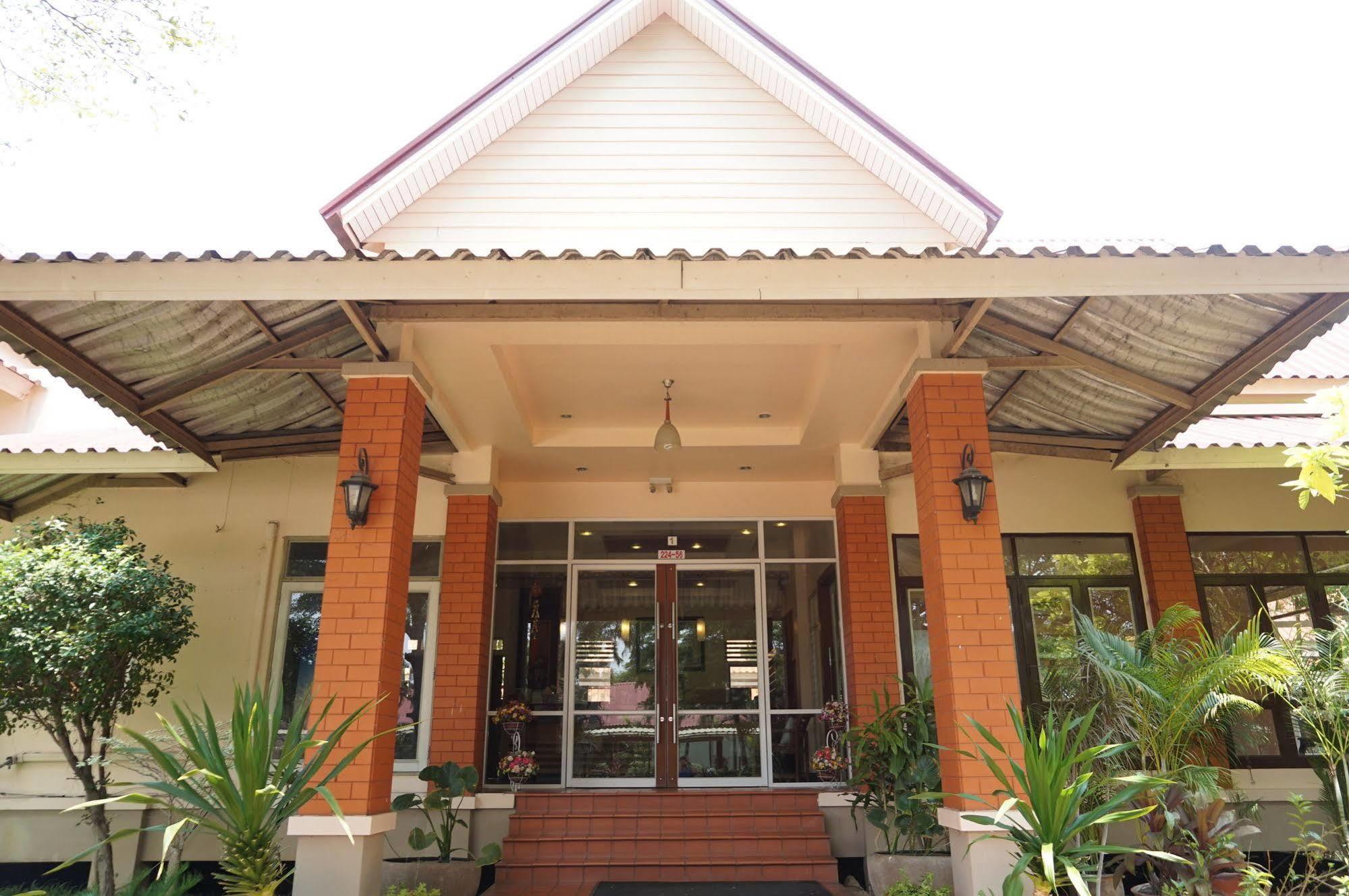 Tonwa Resort Hotel Khon Kaen Esterno foto