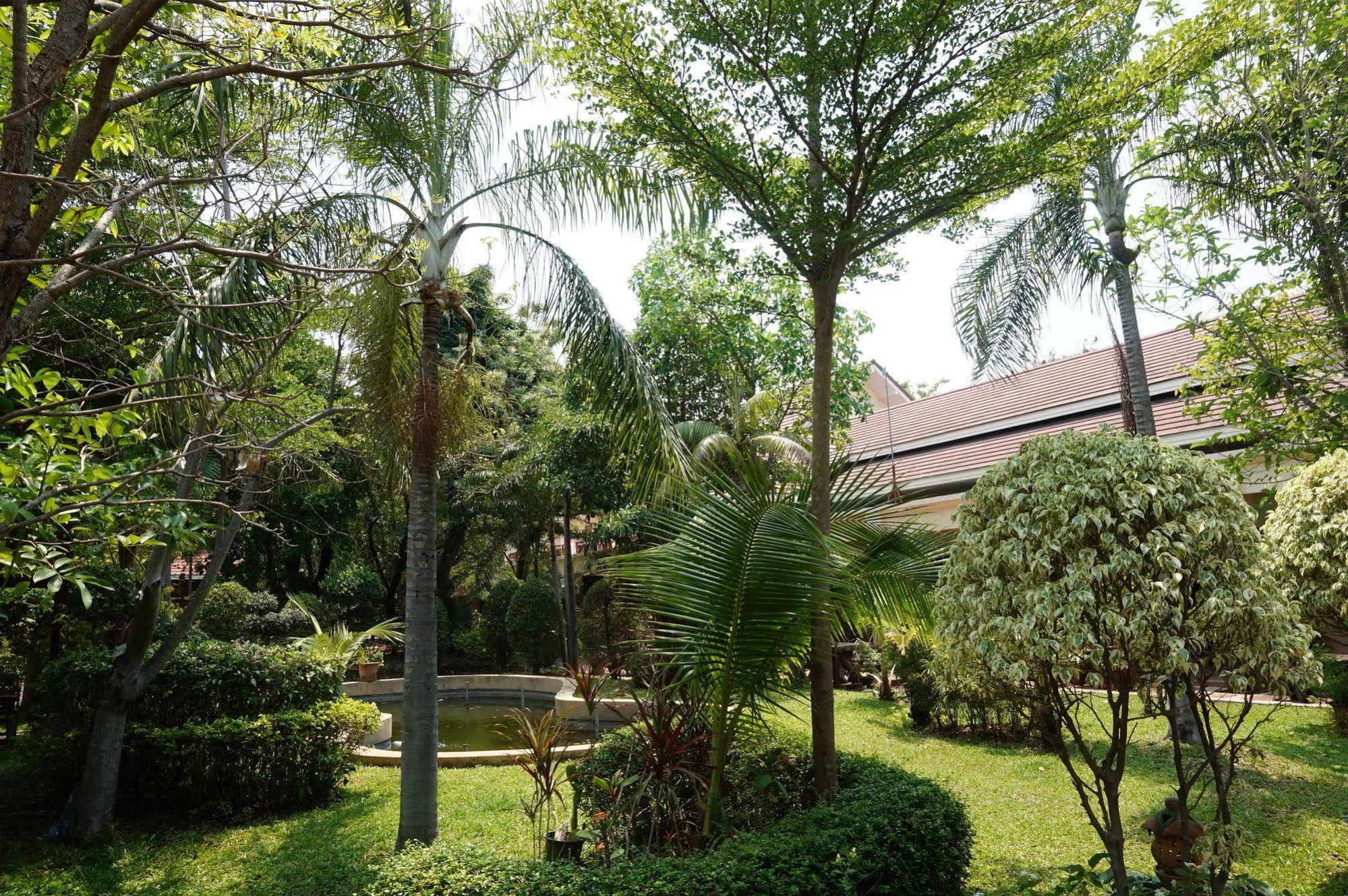 Tonwa Resort Hotel Khon Kaen Esterno foto